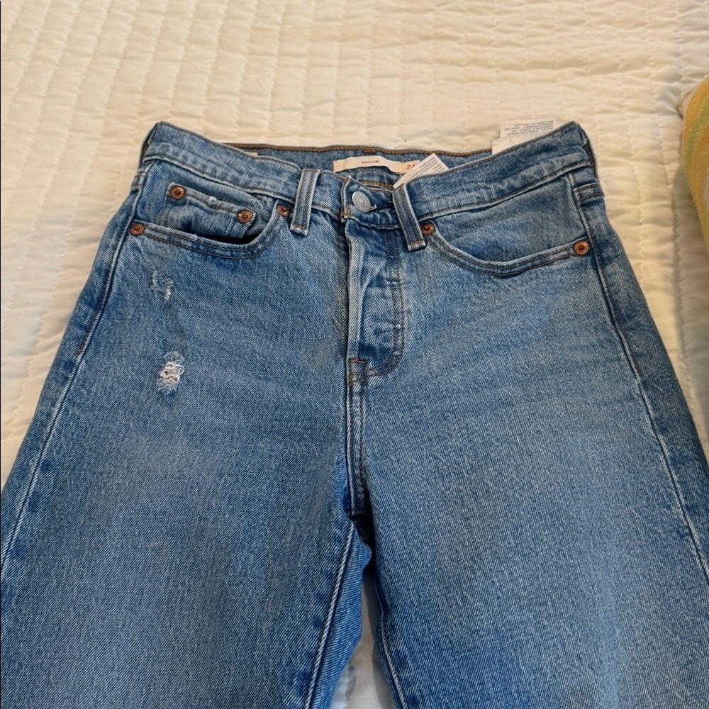 Levi's Classic Blue Jeans with Leather Patch - Picture 2 of 9